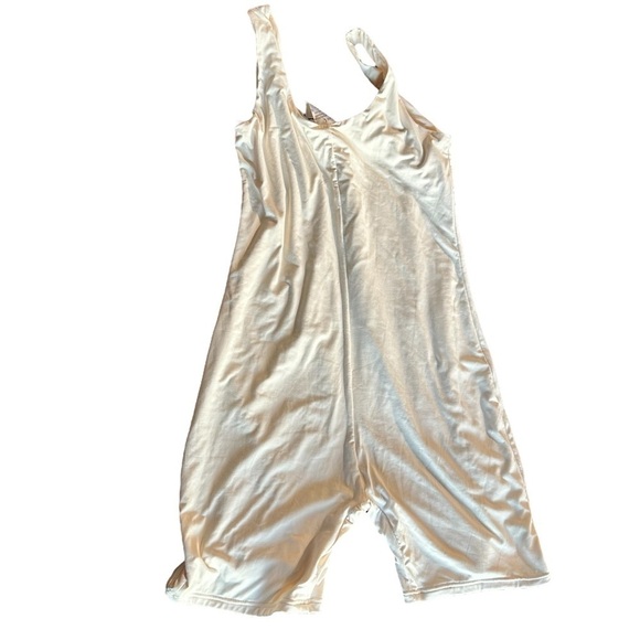 Poshdivah maternity romper size large cream colored, nwt - Picture 3 of 4